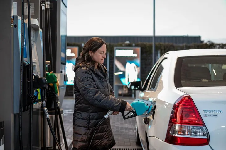 El sistema de autodespacho ya está disponible en seis estaciones de YPF.