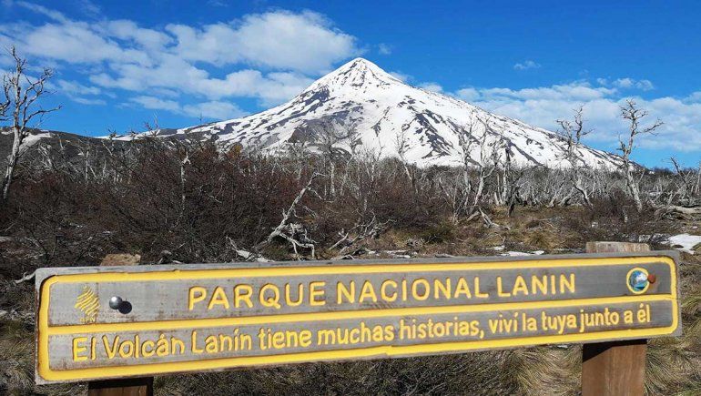 Una pareja se desorientó y debió ser rescatada en el Volcán Lanín: bajaban para el lado de Chile