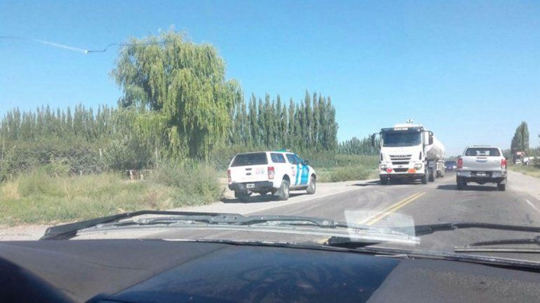 Una vecina captó la maniobra y no dudó en escrachar al conductor.