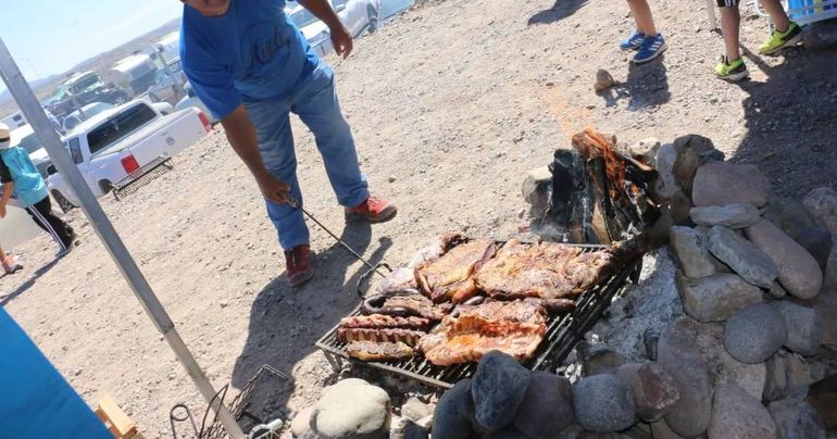 Tambi&eacute;n est&aacute;n los fan&aacute;ticos del TC que se arman su propio asadito. Foto de archivo.