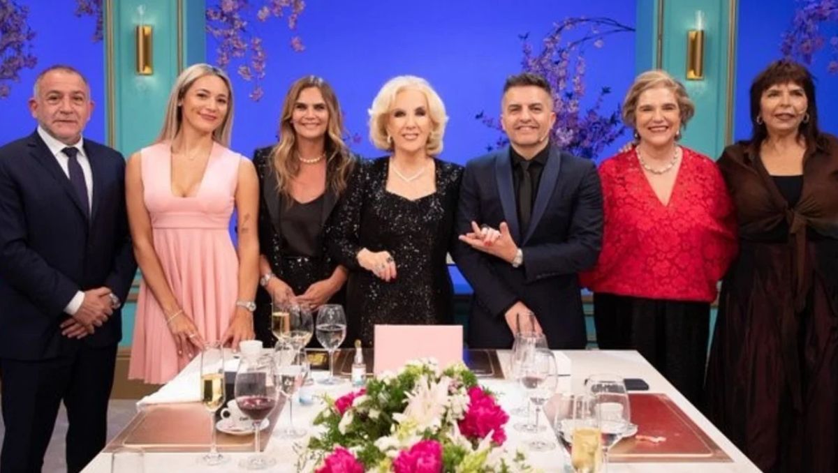Ángel de Brito reveló qué le dijo Mirtha Legrand sobre Rocío Oliva.