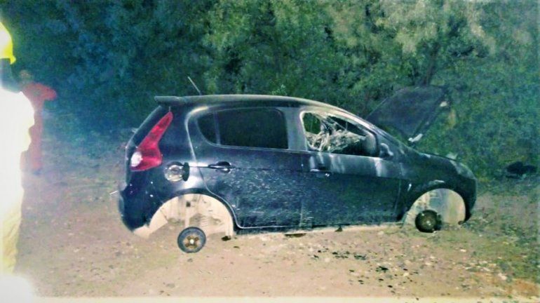 Le robaron el auto a una jubilada, lo desmantelaron y prendieron fuego