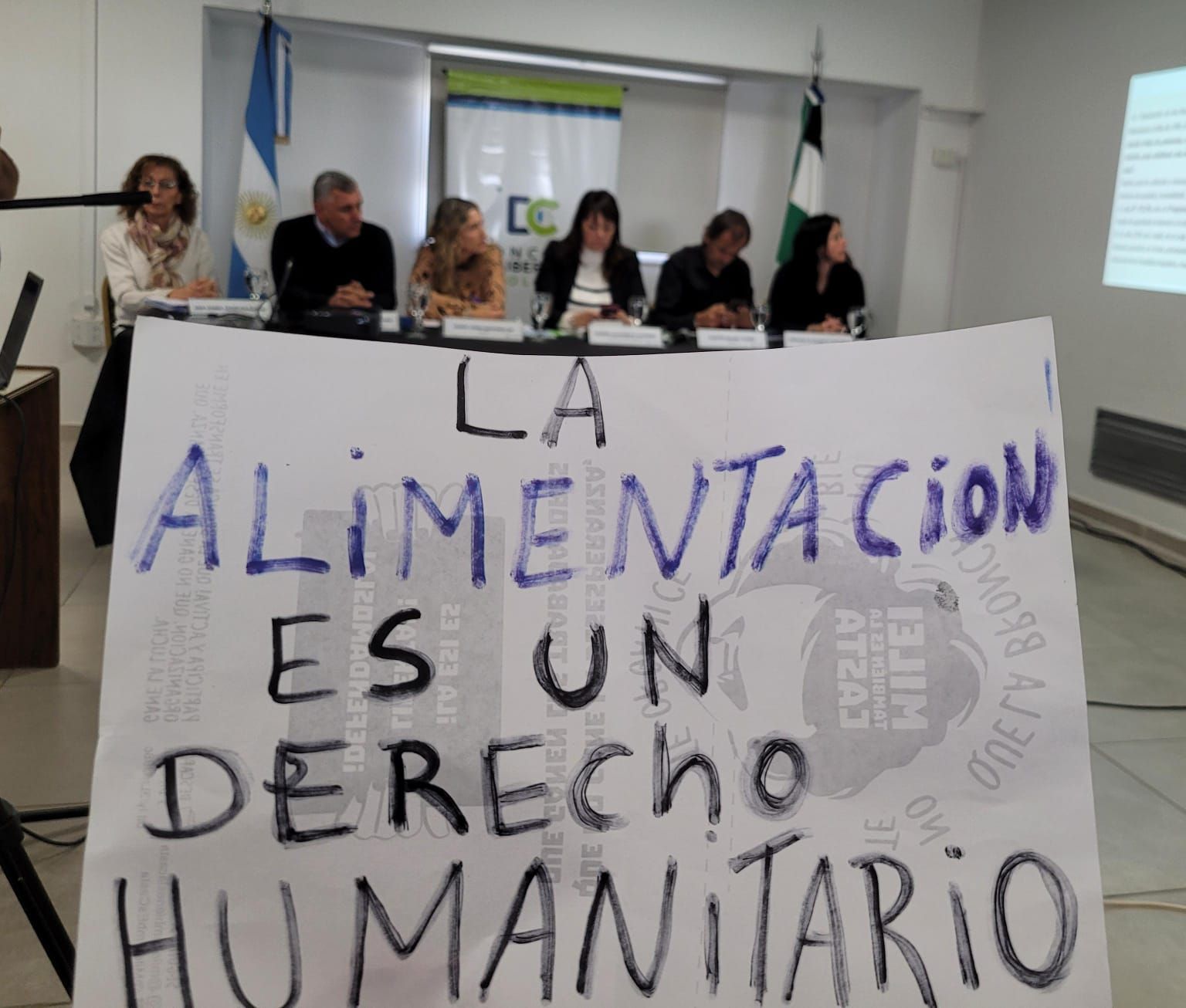 La Asamblea Multisectorial y organizaciones sociales como la UTEP y el FOL no bajarán los brazos y continuarán exigiendo al Municipio que asista con alimentos a los vecinos que pasan hambre. La comida debe estar garantizada para todos.
