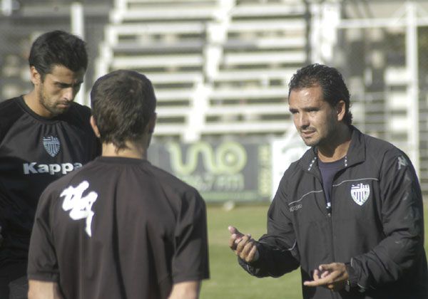 Cipolletti recibe a Rivadavia con tres cambios