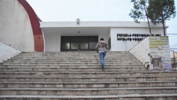 Denunciaron a un maestro de Neuquén por acosar a una alumna