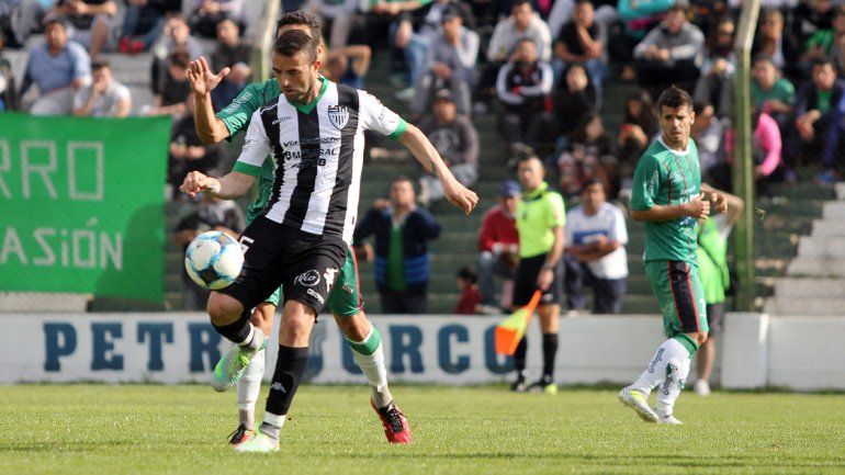 Vilce terminó como capitán después de la grave lesión que sufrió Medina en el arranque del complemento. Deberá ser intervenido quirúrgicamente y será baja por varios meses.