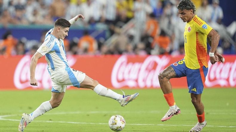 La Selección Argentina disputa un partido picante.