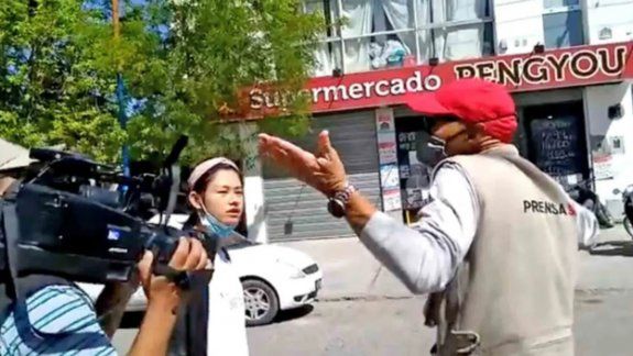 Decomiso y agresión a periodistas en un supermercado de Roca