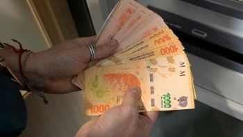 pagan la segunda cuota del bono a los estatales de neuquen: ¿de cuanto es?
