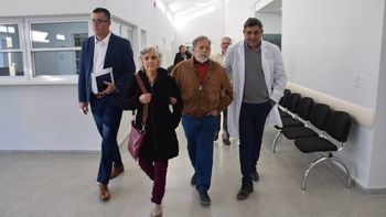 Sauel de Souza junto a Mabel Raviola (directora del Hospital de Cipolletti), el doctor Carlos Rais y Demetrio Thalasselis (ministro de Salud de RN).