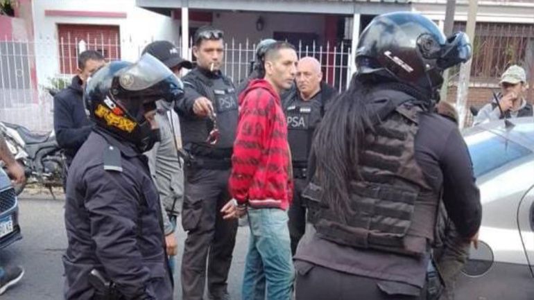 Video: así un policía asaltaba a los censistas