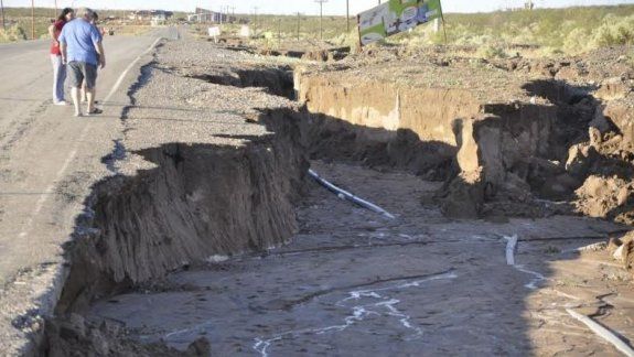 Ruta Nacional 151: transitar con extrema precaución por socavones en inmediaciones de Catriel