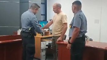 ¿Esta es la foto que querían?, preguntó irónico al ser detenido. No fue el único dardo que lanzó a sus colegas.