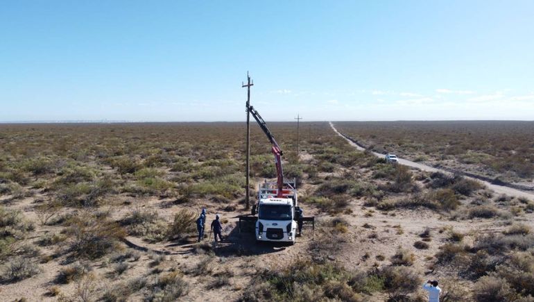 La nueva línea eléctrica de la Isla Jordán y Las Perlas estará lista antes de diciembre