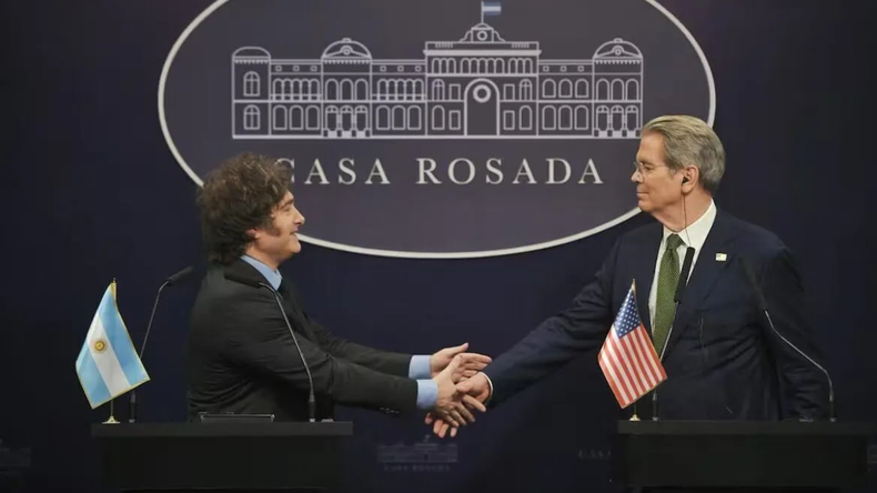 La suspensión del viaje de Bessent sumó presión sobre la estrategia exterior de Milei y dejó al Gobierno sin una instancia clave de diálogo con Washington.