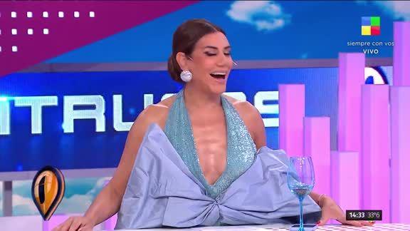 Nicole Neumann se casa y Geraldine Neumann la ayuda.