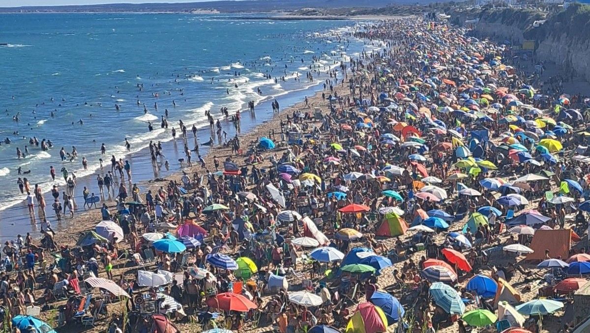 Las Grutas transita una temporada con una notable ocupación. Aparecieron aguas vivas, y varias personas fueron picadas. El verano sigue a full.&nbsp;