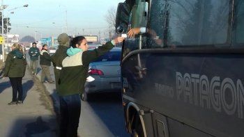 trabajadores de cippa realizan una panfleteada en los puentes