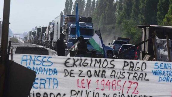 Pensionados y retirados de la Policía rionegrina también se manifestaron