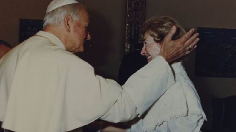 El Papa Juan Pablo II y la filósofa polaca Anna Teresa Tymieniecka mantuvieron una relación epistolar durante más de 30 años.