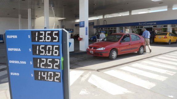 Desde el próximo martes  bajan los combustibles en la región 