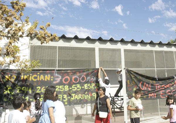 Más quejas por el estado de las escuelas locales
