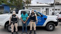En el operativo narco realizado en Las Grutas, el personal de Prefectura detuvo a un hombre vinculado a una causa por abuso sexual. 