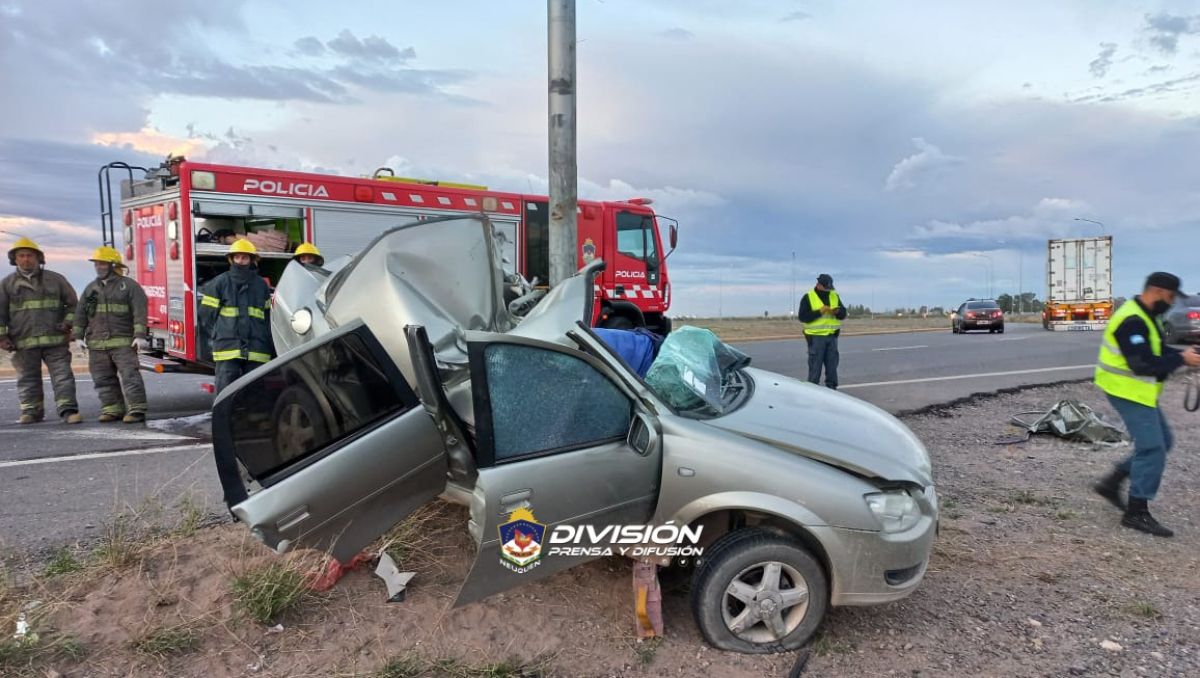 Quién era el hombre que murió tras chocar contra un poste