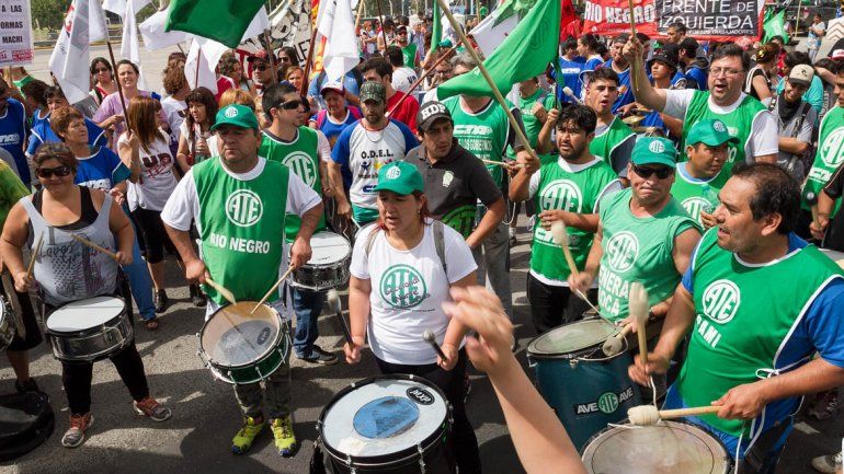 Luego de tres horas los gremios levantaron los cortes en los puentes carreteros