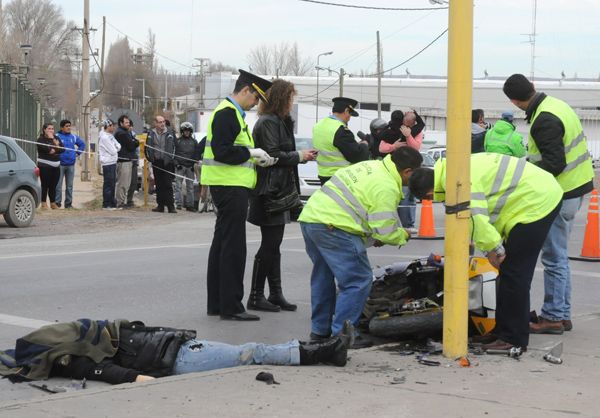 Motociclista murió atropellada