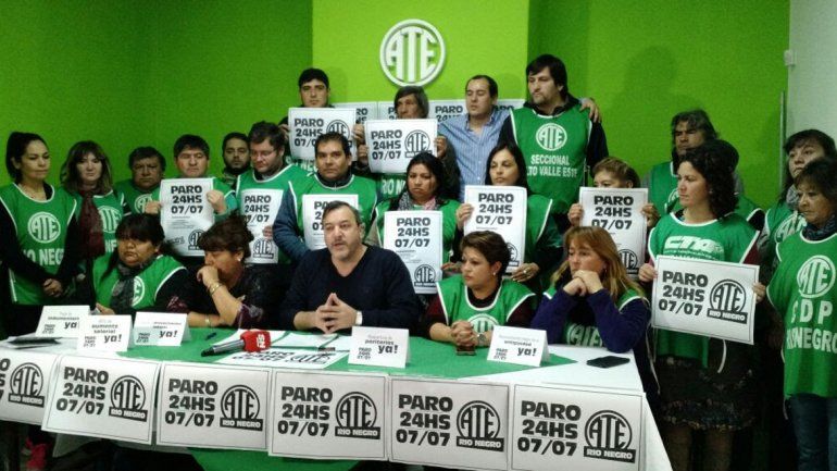 ATE para y se moviliza a los puentes por la reapertura de paritarias
