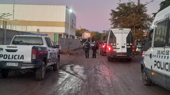 balaceras en centenario: amplio despliegue con 10 allanamientos simultaneos