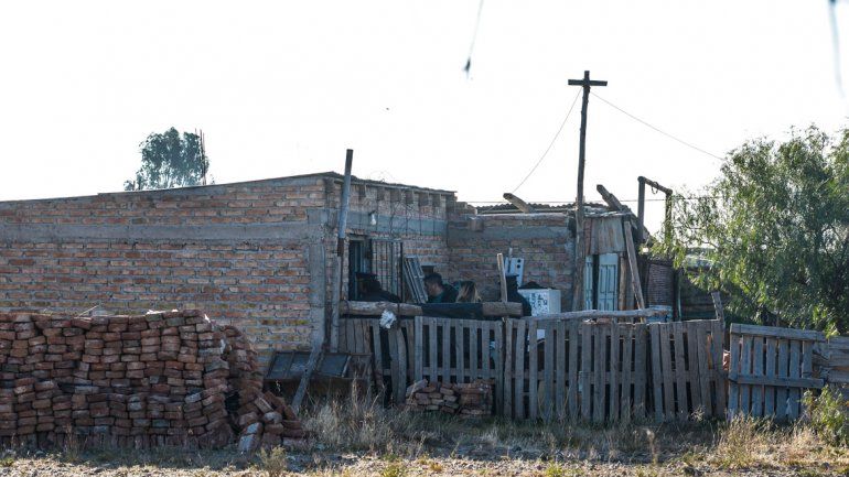 La víctima vivía sola en una vivienda  en medio de la meseta. Su familia