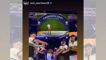 el gran gesto del dibu martinez que sorprendio a estudiantes neuquinos