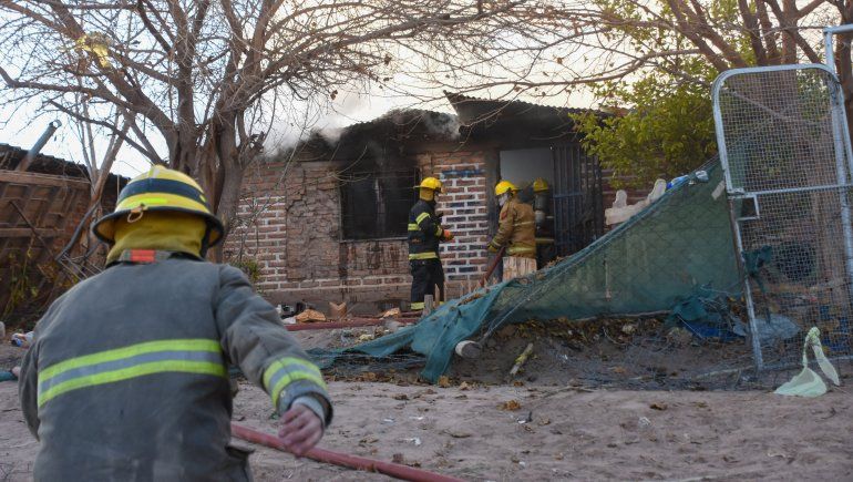 Vecinos incendiaron la casa del chico acusado de ladrón