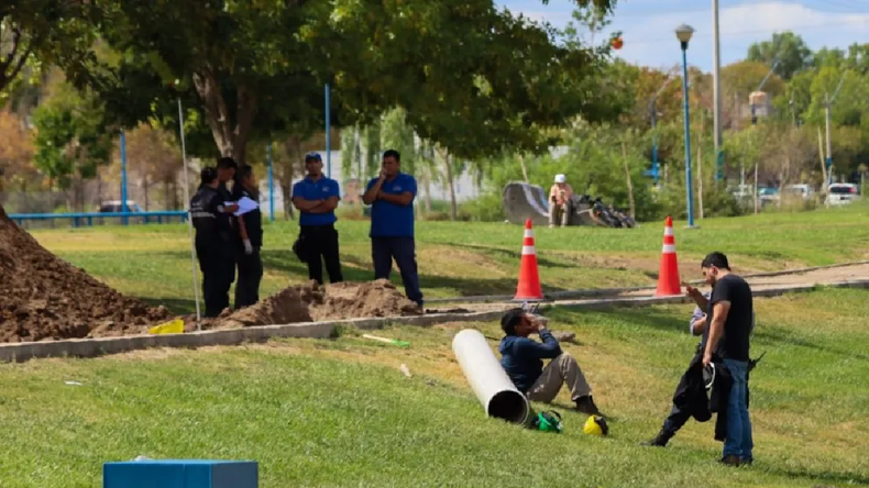 El derrumbe tuvo lugar en una obra de ampliación de la red cloacal en el Canal Grande y Mendoza.&nbsp;