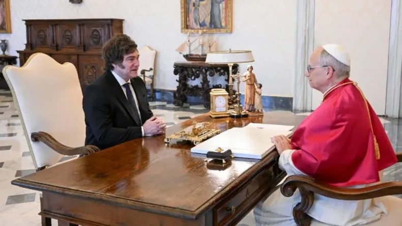 El Papa León XIV le confirmó a Javier Milei que visitará Argentina