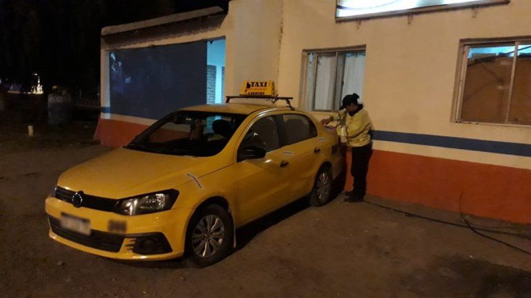 Lo sacó el taxi a su pareja y lo detuvieron por manejar borracho