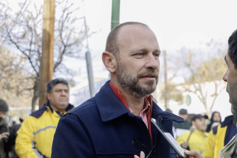 Gustavo Amati charló con LM Cipolletti sobre las obras en el Hospital. Foto Anahí Cárdena.