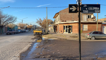 Un automovilista chocó a un motociclista en el barrio Don Bosco de Cipolletti, la Justicia determinó responsabilidades compartidas.