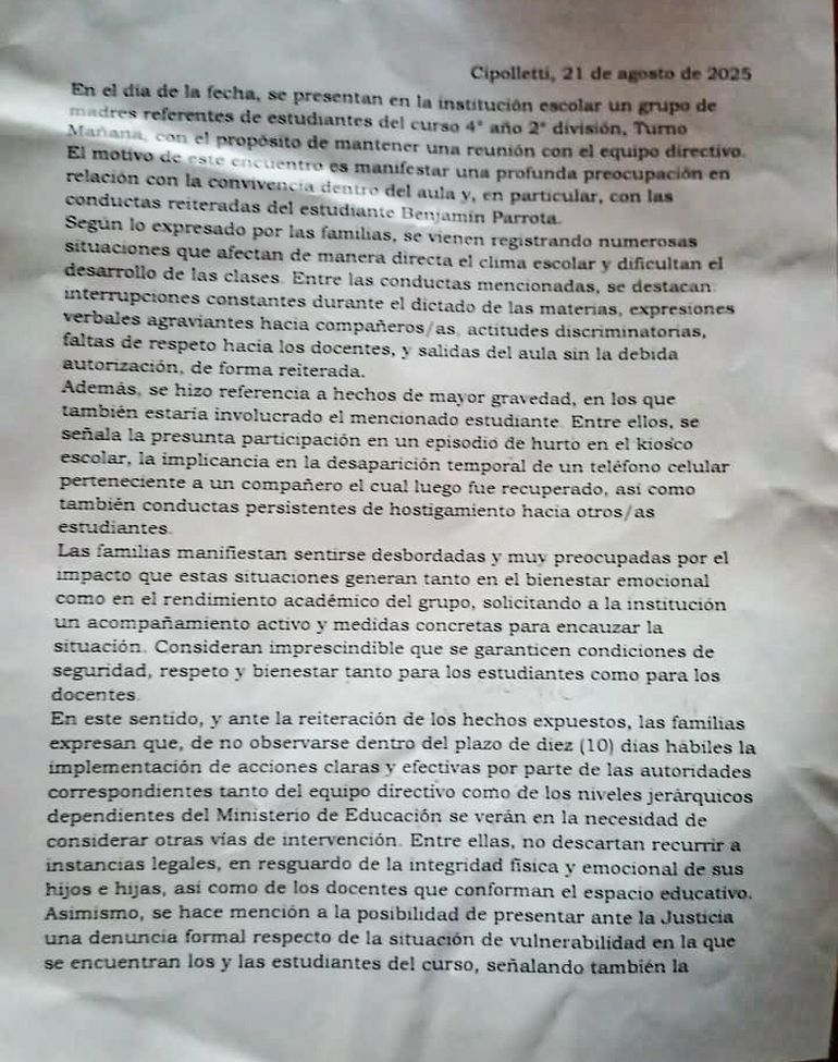 La nota presentada por un grupo de madres y padres que se sienten La nota presentada por un grupo de madres y padres que se sienten