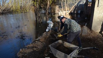 el drama de tener como vecino al rio neuquen: testimonios en villa obrera