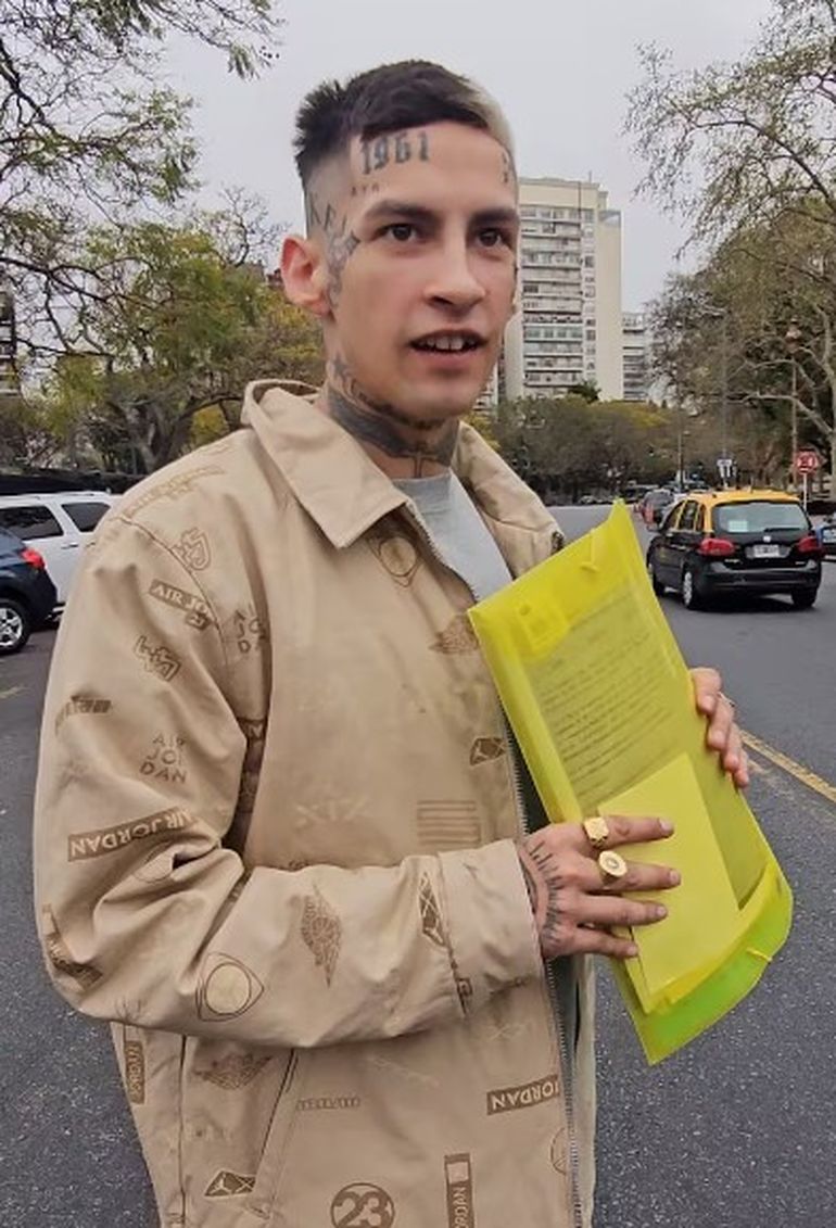 Elian Valenzuela al salir de la Embajada de Estados Unidos