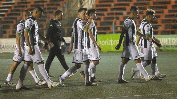 Mal paso por el Maiolino tuvo el equipo albinegro. Perdió el clásico y dejó una mala imagen a nivel colectivo.