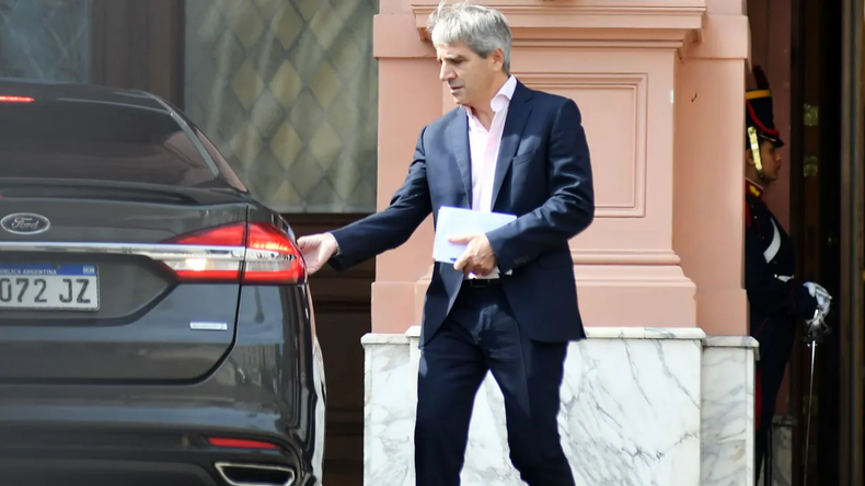 Luis Caputo le dijo al jefe de Gabinete que el blanqueo blue no está listo.