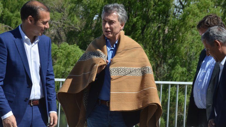 Omar Gutiérrez y Mauricio Macri.