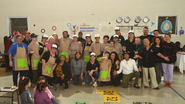 La foto grupal de los integrantes de la Feria Inclusiva.