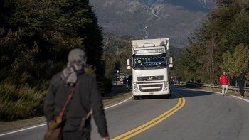 mapuches volvieron a cortar la ruta 40 en villa mascardi