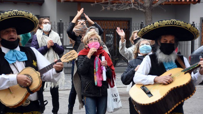 Frases de cumpleaños para una amiga. Mariachis Barcelona Mariachi