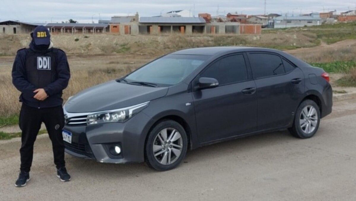 Un Toyota Corolla robado en Comodoro Rivadavia apareció en Santa Cruz.